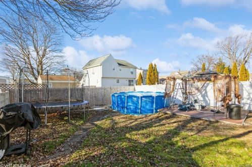 2011 Broadbridge Ave, Stratford CT  06614-4770 exterior