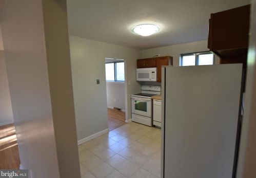 17 Guenever Dr, New Castle, DE 19720-2922