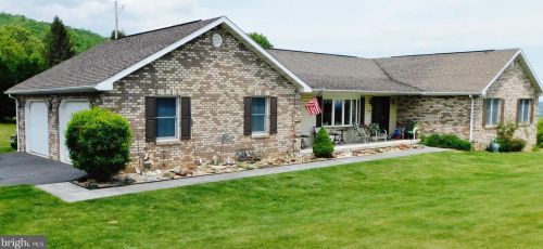 25 Warren Trl, Charnita, PA 17320-8201