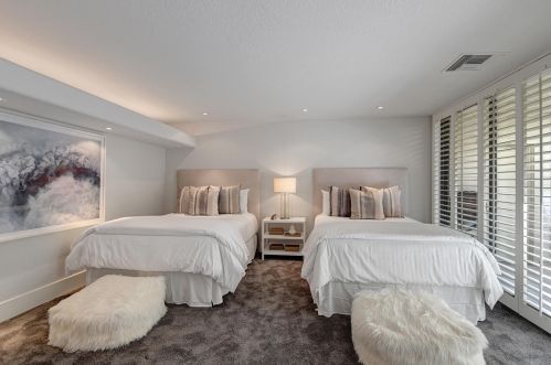 6 Eaton Ct, Rancho Mirage CA  92270-2561 exterior