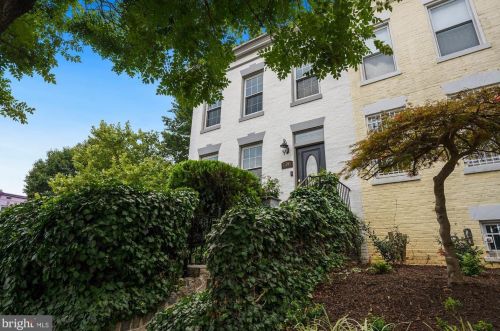 1391 D St, Washington, DC 20003-2304
