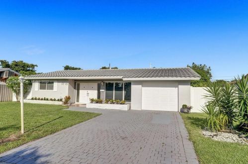 1718 46th Ave, Hollywood FL  33021-4114 exterior