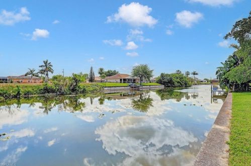 323 11th Pl, Cape Coral, FL 33909-2158
