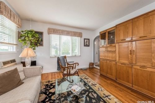 29 Croydon Dr, North Bellmore NY  11710-3054 exterior