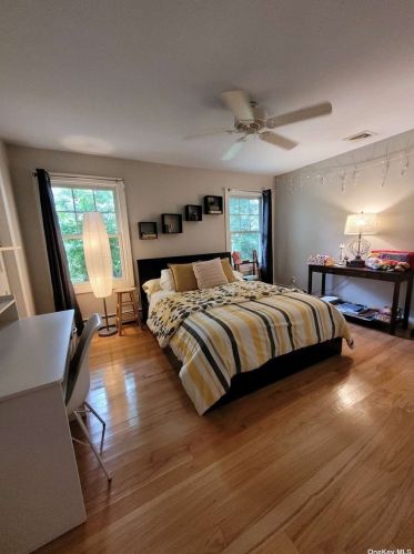 48 Birch Hill Rd, Mount Sinai NY  11766-1904 exterior