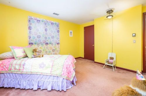 80 Mount Sumner Dr, Manchester CT  06043-7248 exterior