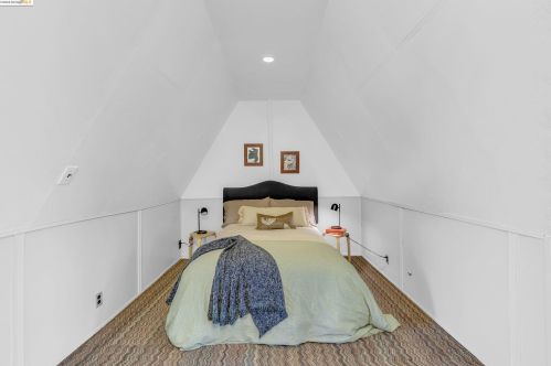 1042 Foothill Blvd, Oakland CA  94606-3016 exterior