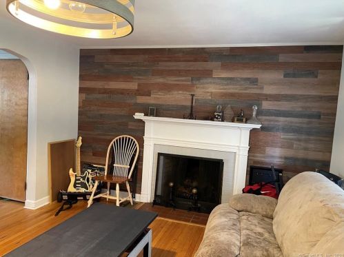 1675 Hartford Tpke, North Haven CT  06473-1246 exterior