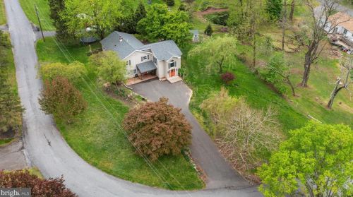 2093 Thompson Rd, Coopersburg, PA 18036-3428