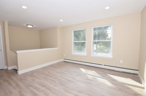 49 Oneill Ave, Bayshore, NY 11706-6824