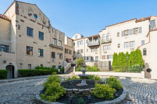 215 Middle Neck Rd, Great Neck NY  11021-1170 exterior