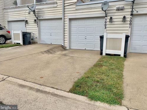 5003 Anchorstone Dr, Woodbridge VA  22192-5360 exterior