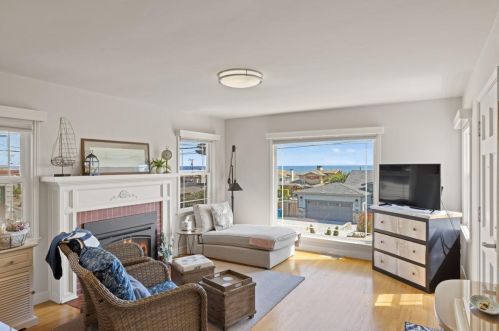 925 Balboa Ave, Del Monte Park CA  93950-2203 exterior