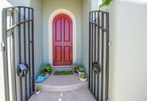 965 Oak Creek Ct, Hollister, CA 95023-9195