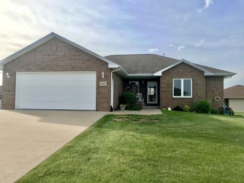 1138 Hansel Cir, Centralia, IA 52068-8077