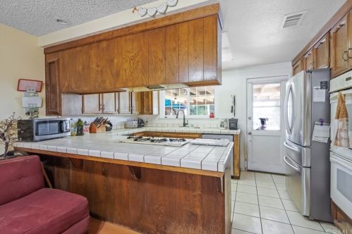 6040 Moraga Ave, Riverside CA 92509-6251 exterior