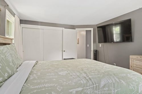 6 East Dr, Gales Ferry CT  06335-1610 exterior