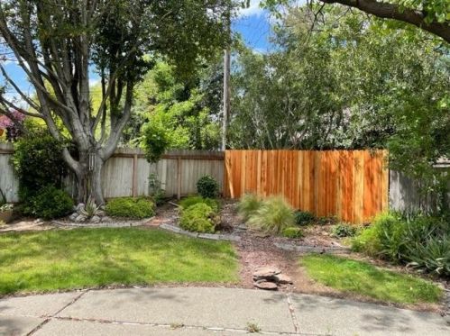 4 Casa Linda Dr, Woodland CA  95695-4612 exterior