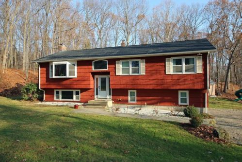 11 Byron Pl, Huntington, CT 06484-1701