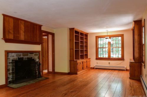 25 Dark Entry Rd, Bethlehem, CT 06751-1002