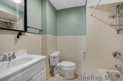 8 Hammond Rd, Elwood NY  11731-4809 exterior