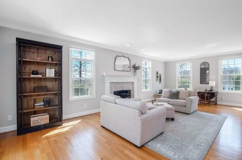33 Blue Heron Dr, East Hampton CT  06424-1368 exterior