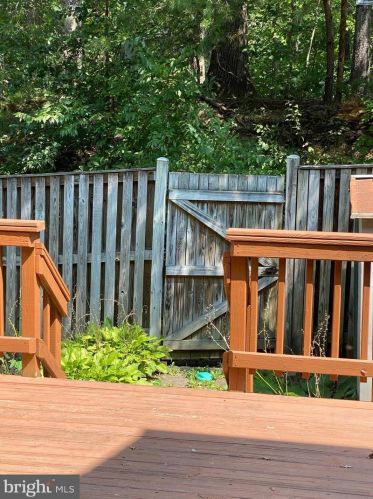 8325 Stationhouse Ct, Lorton VA  22079-1207 exterior