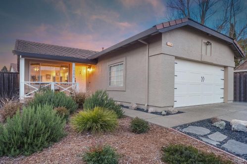 1056 Esparto Ct, Windsor CA  95492-7807 exterior