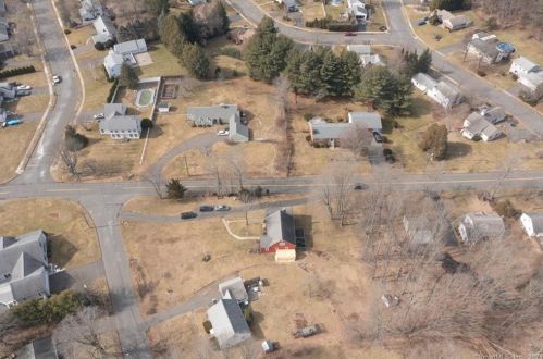 11 Peter Parley Row, Kensington CT  06037-3123 exterior