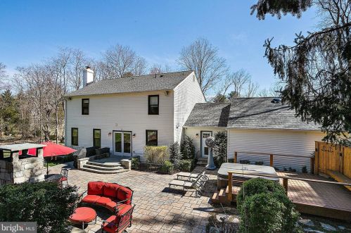 810 Hickory Vale Ln, Great Falls VA  22066-2810 exterior