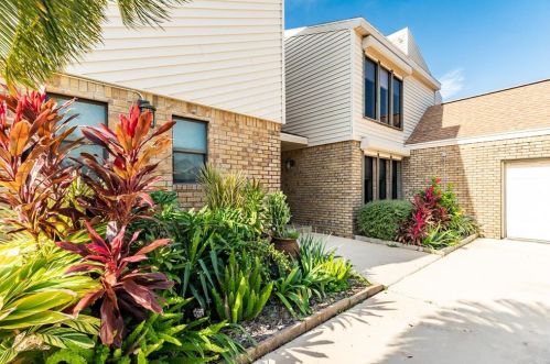 3013 Beluche Dr, Galveston TX  77551-1513 exterior