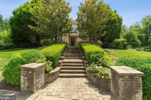 1084 Whitegate Rd, Wayne, PA 19087-2183