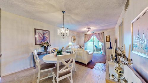 402 Grv Isle Cir, Vero Beach FL 32962-8507 exterior