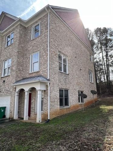 4869 Pinnacle Dr, Stone Mountain, GA 30088-2374