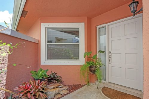 231 Canterbury Dr, West Palm Beach FL  33418-7178 exterior