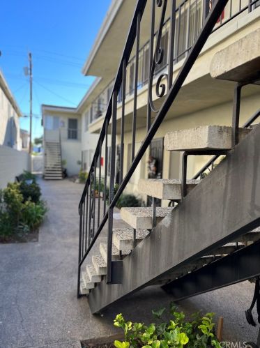 3020 3rd St, Long Beach, CA 90814-6416