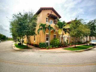 14602 5th St, Hollywood FL  33027-6112 exterior