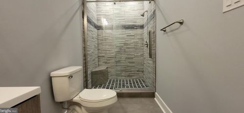 6912 Westlawn Dr, Falls Church VA  22042-2653 exterior