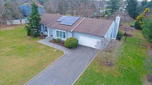 213 Southfield Rd, Baiting Hollow, NY 11933-1416
