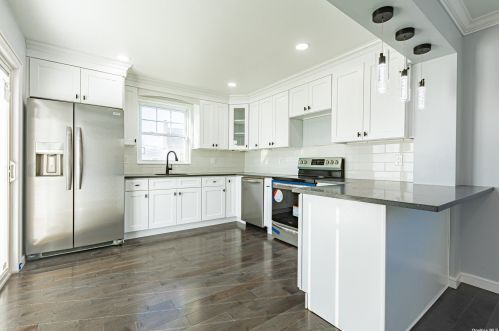 151 Reynolds Rd, West Islip NY  11795-2916 exterior