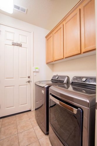 767 Red Barn Pl, Lathrop CA  95330-8975 exterior