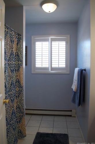 159 Vlg Rd, Huntington CT 06484-1670 exterior