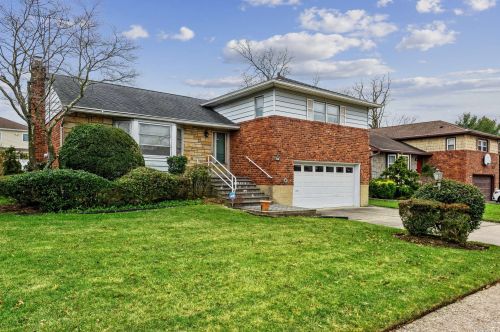 2168 Jackson Pl, North Bellmore, NY 11710-1105