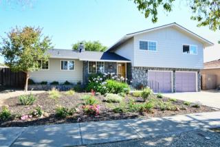 640 Nash Rd, Hollister, CA 95023-5405
