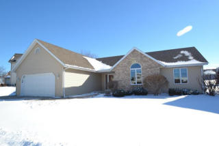 831 Hickory Ln, Hartford, WI 53027-1338