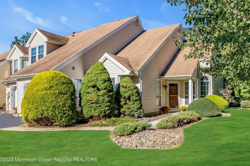 212 Daffodil Dr, East Freehold, NJ 07728-4063