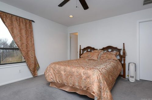 5 Hudson Watch Dr, Crotonville NY  10562-2439 exterior