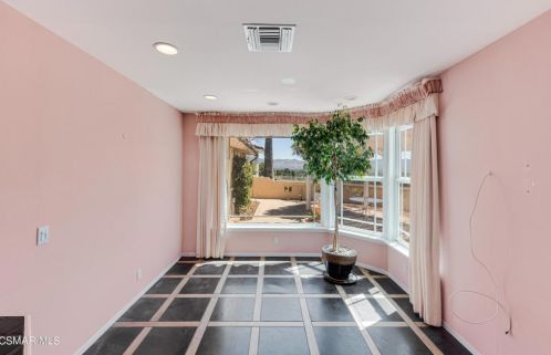 3192 Sycamore Dr, Simi Valley CA 93065-2703 exterior