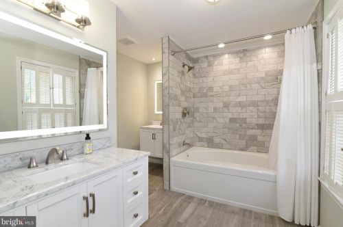 12029 Sugarland Valley Dr, Herndon, VA 20170-2604