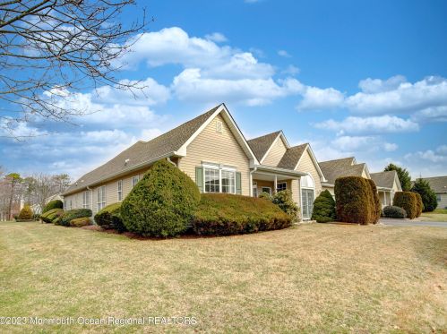 3 Foxwood Rd, Lakewood, NJ 08701-5729